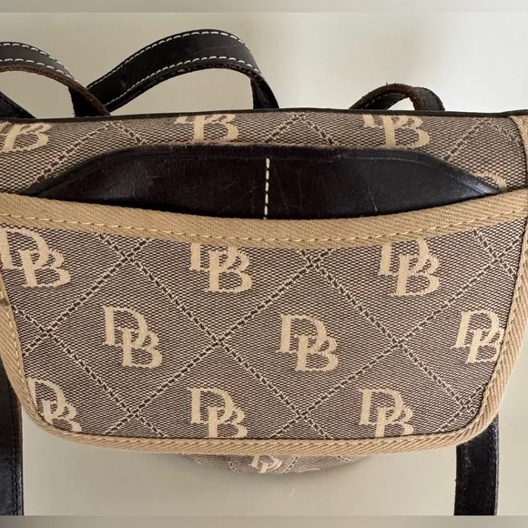 ✨Vintage Dooney & Bourke Brown Shoulder Bag with Structured Design✨ - Picture 14 of 16